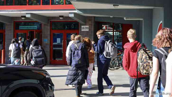 Juneau School District to crack down on cell phone use