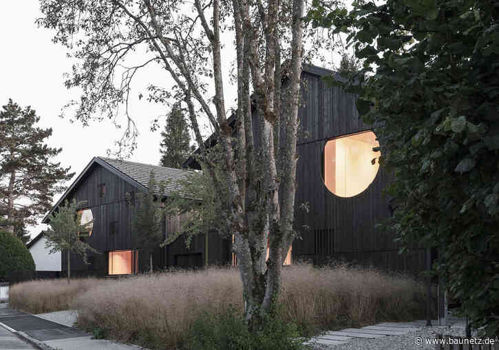 Shou Sugi Ban am Starnberger See - Zwei Einfamilienhäuser von Buero Wagner