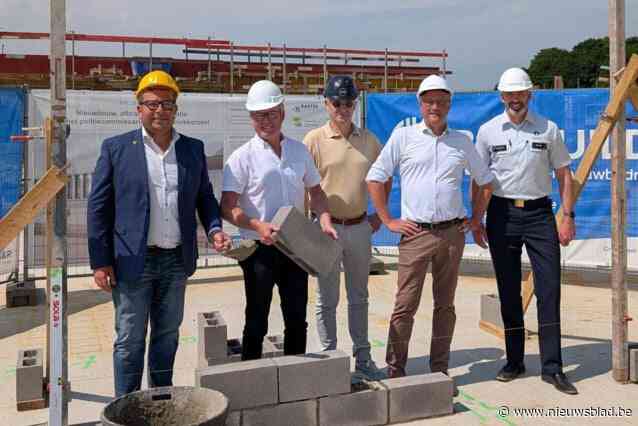 “We willen stap naar politie aangenamer maken”: eerste steen gelegd voor nieuw KASTZE-commissariaat