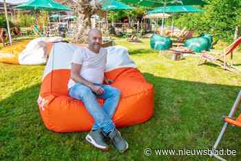 Olivier (45) legt laatste hand aan nieuwe zomerbar De Garden: “Tot 250 mensen kunnen genieten van lekkere cocktail”
