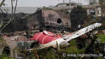 Flugzeugabsturz in Indien: Suche nach der Unglücksursache