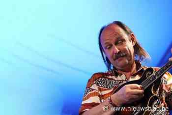 Folkgroep Kadril herdenkt overleden medestichter Harlind (65): “Eigenlijk nemen we voor de tweede keer afscheid van hem”