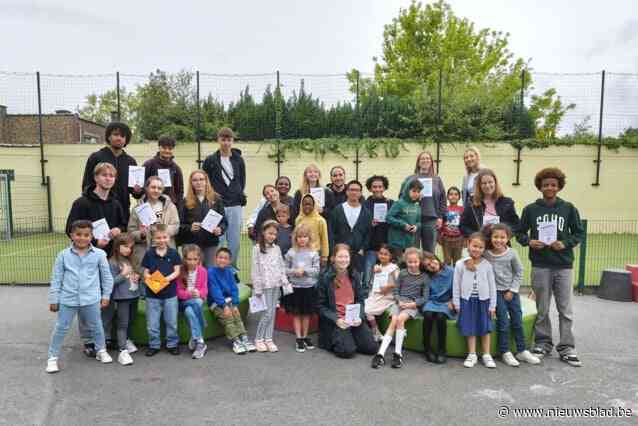 Zesdejaars leren eersteklassers lezen