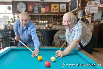 “Ons hart bloedt, het wordt een sport voor oude mannen”: biljartclub blaast 75 kaarsjes uit, maar ziet geen vers bloed meer komen