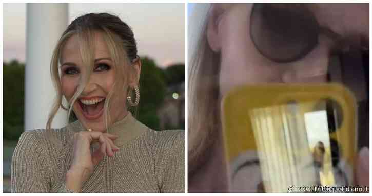 “Hanno pulito la camera ma non si sono resi conto che ero qui. Mi hanno chiusa fuori”: Lorella Cuccarini intrappolata sul balcone dell’hotel