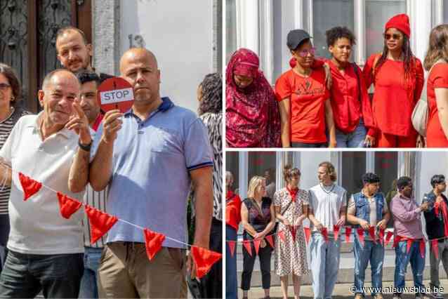 Cursisten en lesgevers Ligo trekken symbolische rode lijn tegen geweld in Gaza: “Statement tegen gruweldaden”