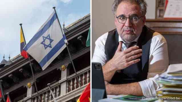Israëlische vlag blijft aan Antwerps stadhuis hangen, ook na debat in schepencollege: “Bevlagging is bijna tachtigjarige traditie”