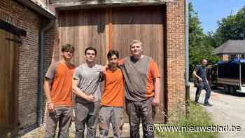 Laatstejaars VTIZ zorgen voor nieuw schrijnwerk in monumentale schuur naast Castelijnshoeve