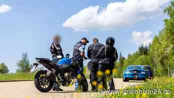 Halsbrecherische Flucht in kurzer Hose und T-Shirt: Biker rast bei Rohrdorf der Polizei davon