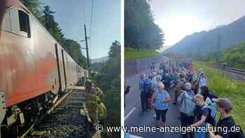 „Gewaltiger Knall“: Zug mit 200 Passagieren strandet mitten in Tirol