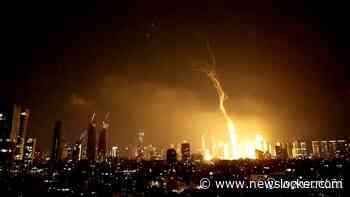 Harde knallen, oranje lucht: raketten uit Iran raken Tel Aviv