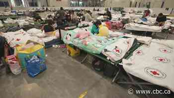 Thompson says finding hotel rooms for evacuees 'difficult' as Manitoba mulls invoking emergency powers