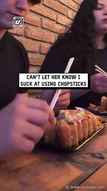 Hilarious chopsticks date fail 😂🥢                     🎥: Jorlaaaa via ViralHog