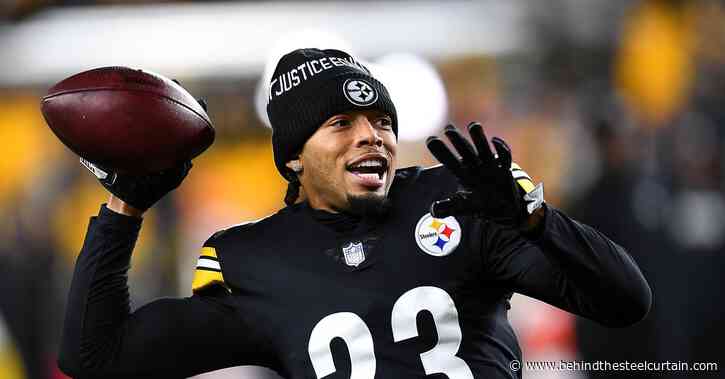 Joe Haden shares advice with Aaron Rodgers