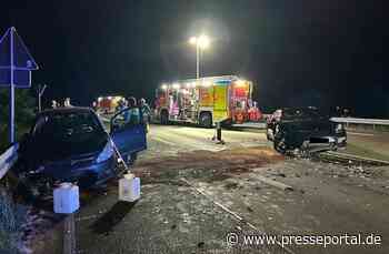 FW Paderborn: Frontalzusammenstoß zweier PKW