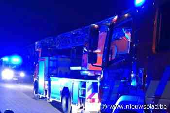 Slapende bewoonster door alerte buren op tijd geëvacueerd na rook in woning