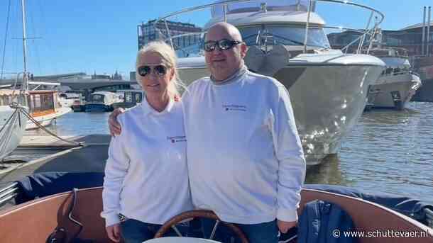 Rob en Joke Bruin bieden rolstoelers gratis rondvaarten door Amsterdam aan