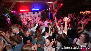 Die Altöttinger Hofdult feierte am Freitagabend einen gelungenen Auftakt