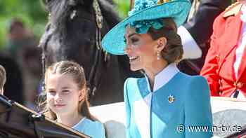Detail erinnert an Queen: Prinzessin Kate strahlt in Türkis bei "Trooping the Colour"-Parade