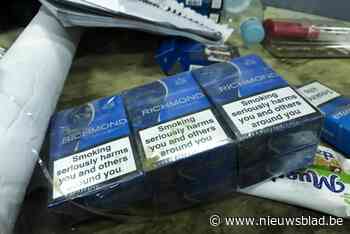 Politie neemt 28.000 euro en grote partij illegale sigaretten in beslag in Kuregemwijk: vijf arrestaties voor zwartwerk en illegaal verblijf