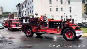 Century-old Ahrens Fox fire engine honored in Pa. parade