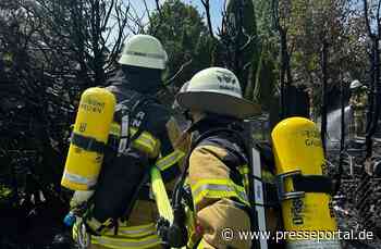 FW Gäufelden: Ausgedehnter Heckenbrand mit Wohnwagen in Vollbrand