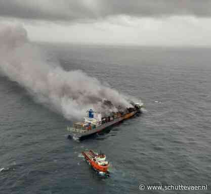 Brand op Wan Hai 503 bij India bijna geblust, schip weggesleept van kust