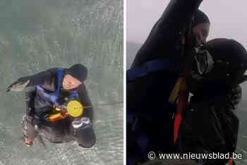Schip tijdlang stuurloos op Noordzee na motorproblemen, video toont hoe twaalf wrakduikers gered worden met helikopter