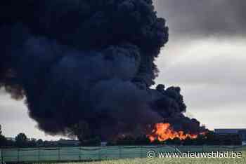 Gouverneur verbiedt na zware brand in Oostnieuwkerke alle watergebonden activiteiten op De Mandel en het kanaal Roeselare-Leie