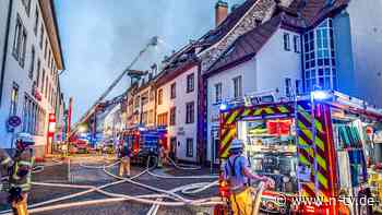 Ein Feuerwehrmann verletzt: Großbrand in historischer Altstadt von Villingen-Schwenningen