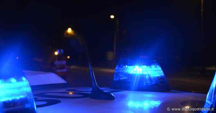 Accoltella e uccide l’ex moglie davanti ai passanti a Tolentino (Macerata), poi prende a calci il cadavere