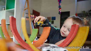 „Phänomenal“: Bub (3) deckt Unfallflucht mit Spielzeug-Autos auf - so belohnt ihn die Polizei