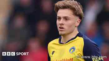 Oldham sign Solihull Moors winger Stevens