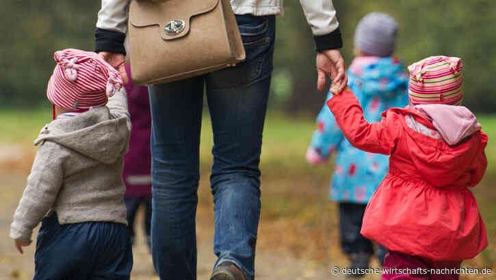 Elterngeld im Ungleichgewicht: Väter oft mit Höchstsatz, Mütter länger in Elternzeit