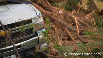 'Everybody’s praying for them:' Texas father aids in cleanup after deadly flash flooding