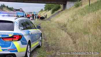 Unfall auf A94: Auto schleudert nach Überholmanöver von Fahrbahn