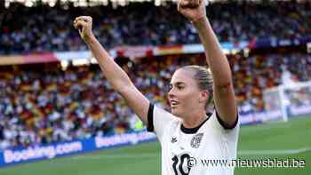 EK VROUWENVOETBAL. Duitsland blijft foutloos tegen Denemarken en voert groep C aan