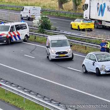 Vrachtwagen en personenauto botsen op A15