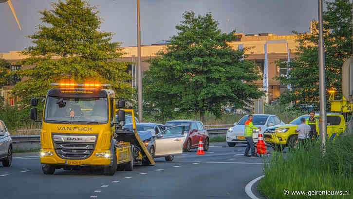 Ongeval tussen twee auto’s veroorzaakt verkeershinder