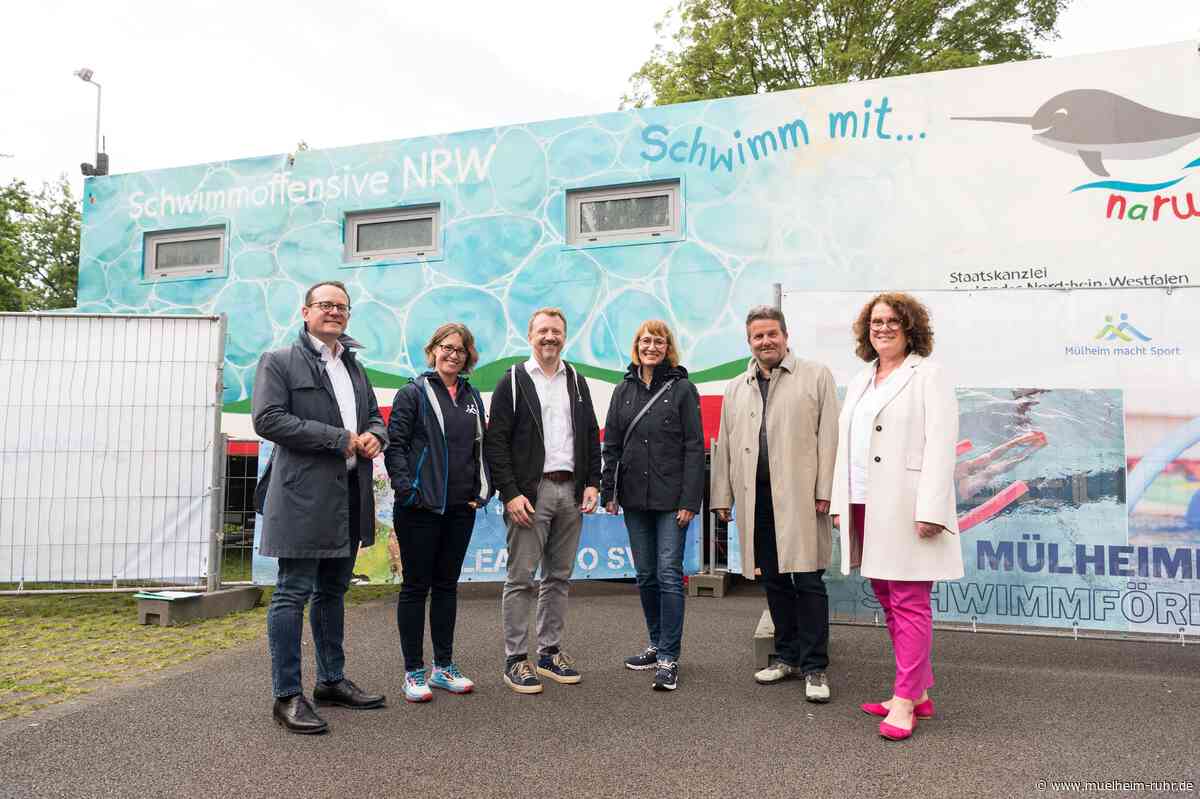 Schwimmcontainer "narwali" war zu Gast in Mülheim