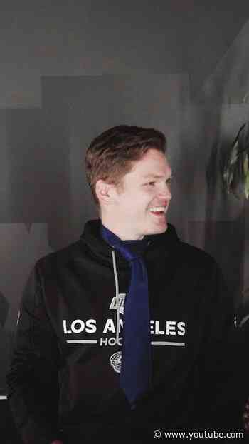 "My lunch just flew away and I think u gave it wings" Mo really ate with that #lakings #hockey