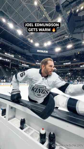 Biiiiiggg stretch 🤸 #lakings #hockey #gokingsgo