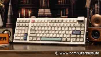 Epomaker RT98 mit Retro-TV: Tastatur setzt Nummernblock nach rechts oder links