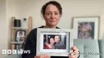 Health boss's departure 'cowardly', say families