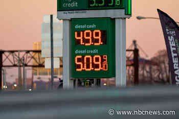 Average U.S. gas price hits $4 for the first time since 2022