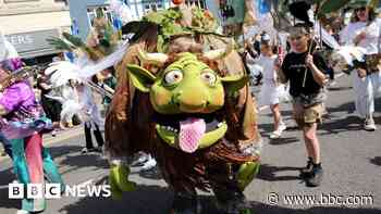 Carnival crowds double despite funding fears