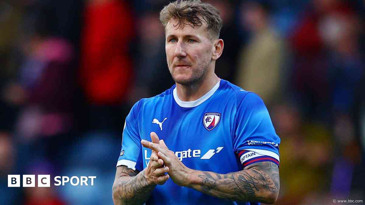 Chesterfield in talks with McFadzean as 11 leave