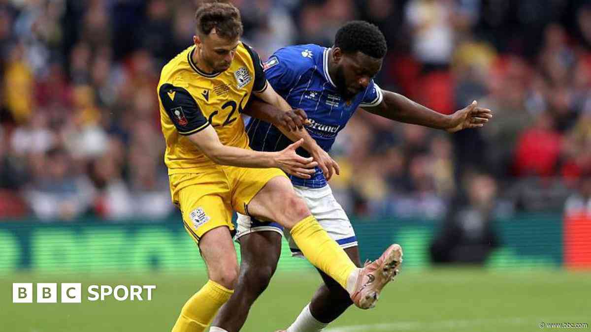 Morton and Hopper leave Southend after FA Trophy win