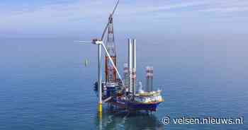 Eerste windturbine ecologische offshore windpark Ecowende geïnstalleerd