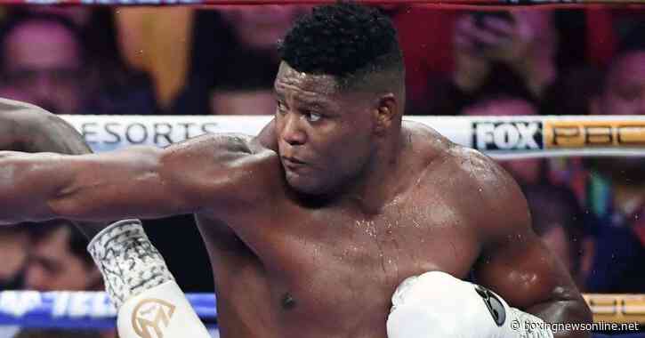 Luis Ortiz punches novice opponent through the ropes in bizarre ring return